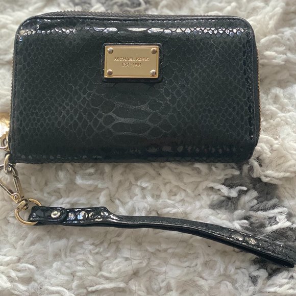 Michael Kors Wristlet - Picture 1 of 4